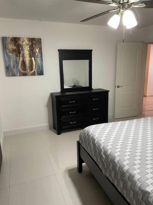 Modern 3-Bedroom W/ Backyard Miami Ngoại thất bức ảnh