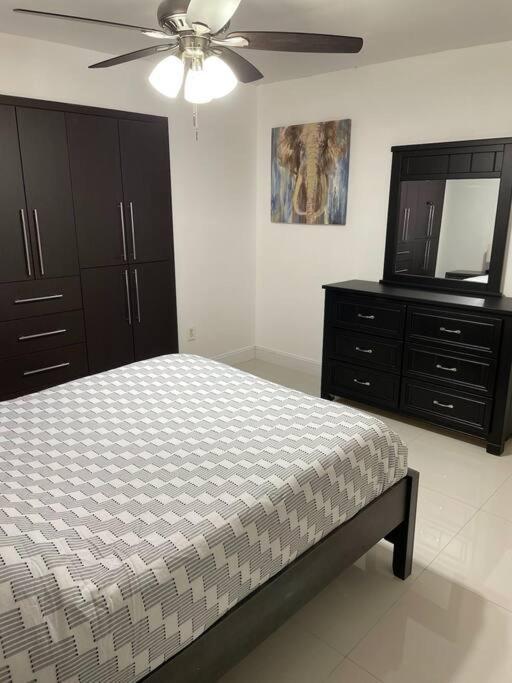 Modern 3-Bedroom W/ Backyard Miami Ngoại thất bức ảnh